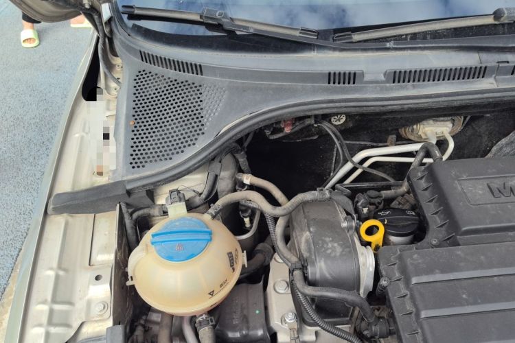 Used Skoda Rapid 2013 1.6L Manual Smart Selection Model Engine Bay Right