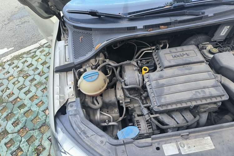 Used Skoda Rapid 2013 1.6L Manual Enjoyment Model Engine Bay Right