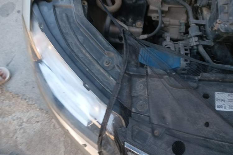 Used Skoda Rapid 2013 1.4L Manual Smart Selection Trim Engine Bay Right
