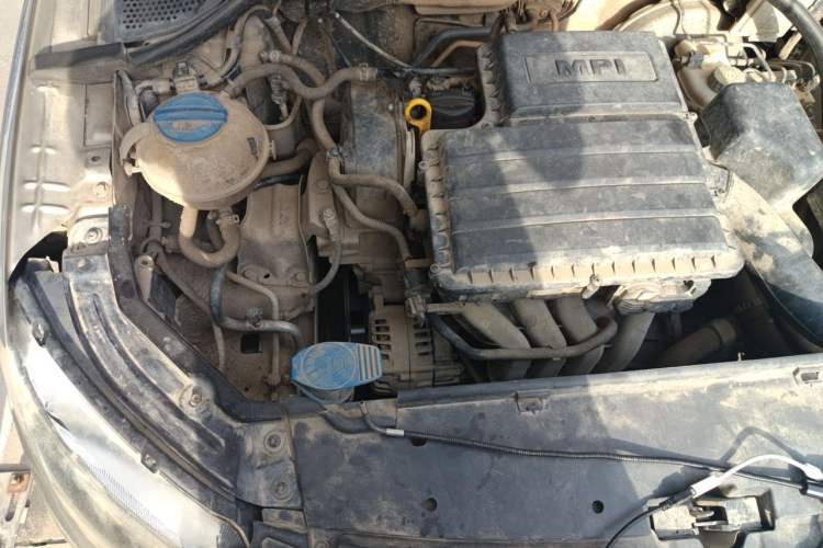 Used Skoda Rapid 2013 1.6L Manual Enjoyment Model Engine Bay Right
