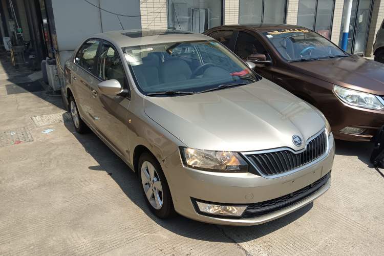 Used Skoda Rapid 2013 1.6L Manual Smart Selection Model Exterior 2