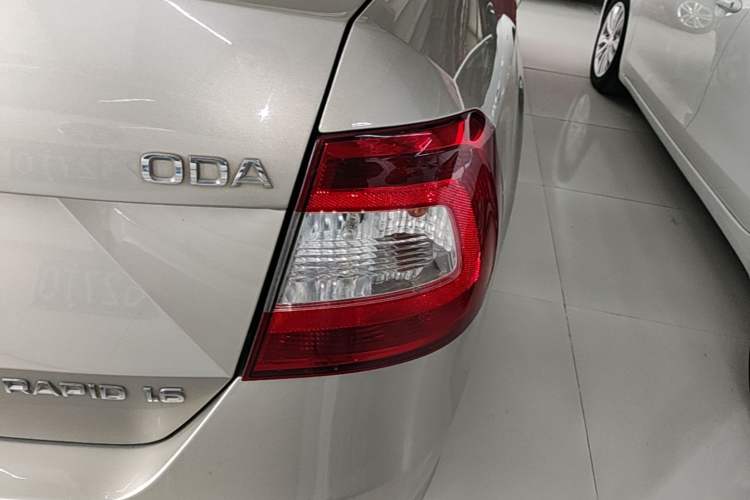 Used Skoda Rapid 2013 1.6L Automatic Smart Selection Model Exterior 3