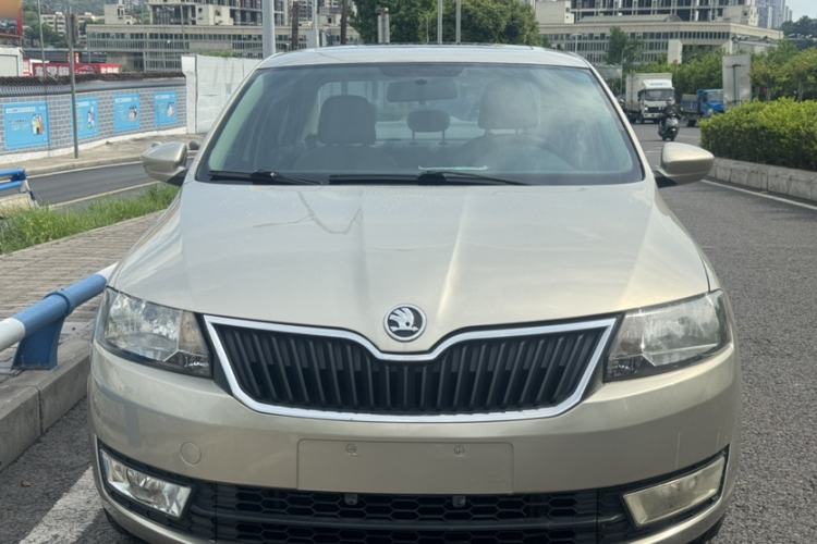 Used Skoda Rapid 2013 1.6L Automatic Smart Selection Model Exterior 4