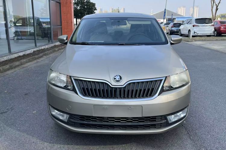 Used Skoda Rapid 2013 1.6L Automatic Smart Selection Model Exterior 5
