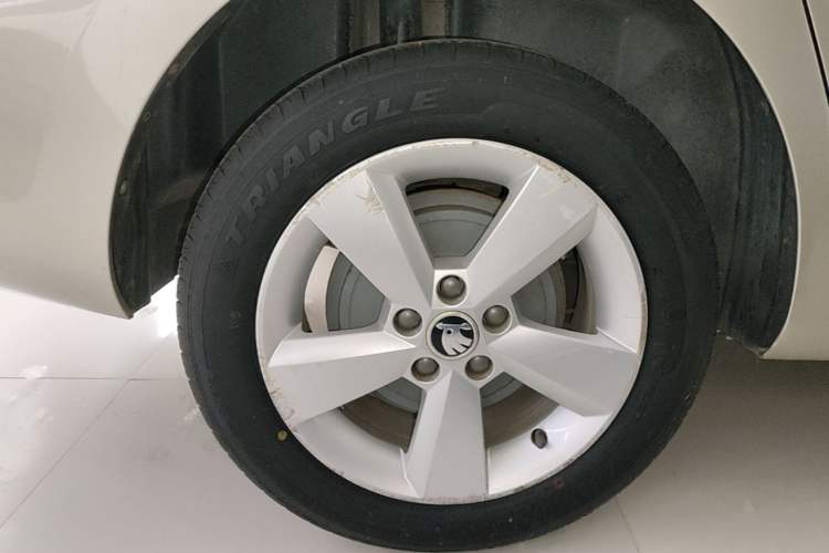 Used Skoda Rapid 2013 1.6L Automatic Smart Selection Model Exterior 5