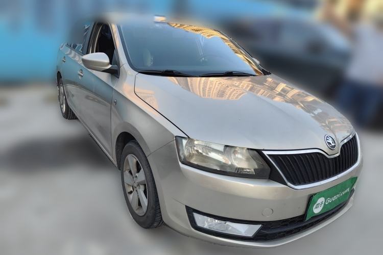 Used Skoda Rapid 2013 1.6L Automatic Smart Selection Model Front Right 45 Deg