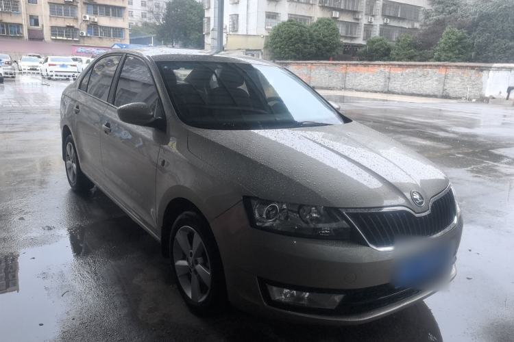 Used Skoda Rapid 2013 1.6L Automatic Smart Selection Model Front Right 45 Deg