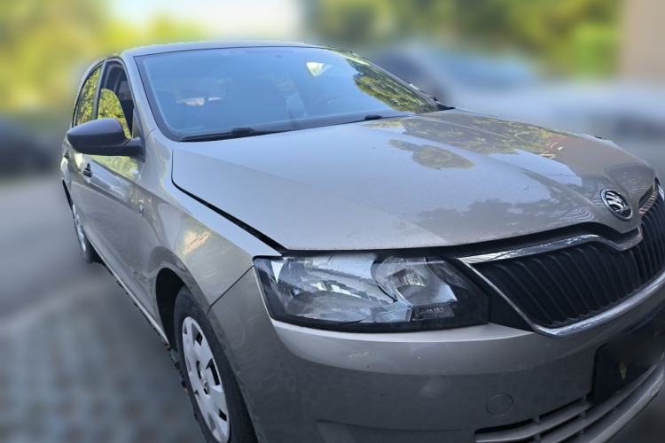Used Skoda Rapid 2013 1.6L Manual Enjoyment Model Front Right 45 Deg