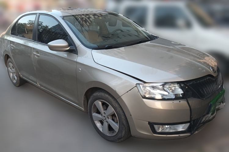 Used Skoda Rapid 2013 1.4L Manual Smart Selection Trim Front Right 45 Deg