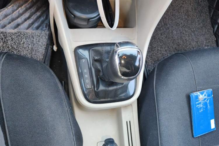 Used Skoda Rapid 2013 1.6L Automatic Smart Selection Model Gear Lever
