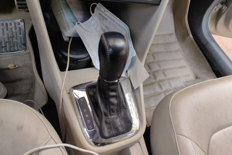 Used Skoda Rapid 2013 1.6L Automatic Preferred Model Gear Lever