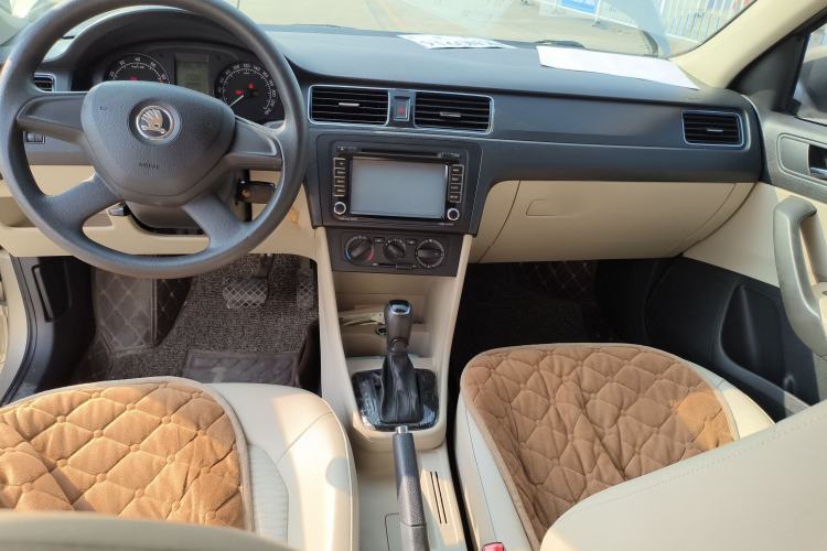 Used Skoda Rapid 2013 1.6L Automatic Smart Selection Model Gear Lever