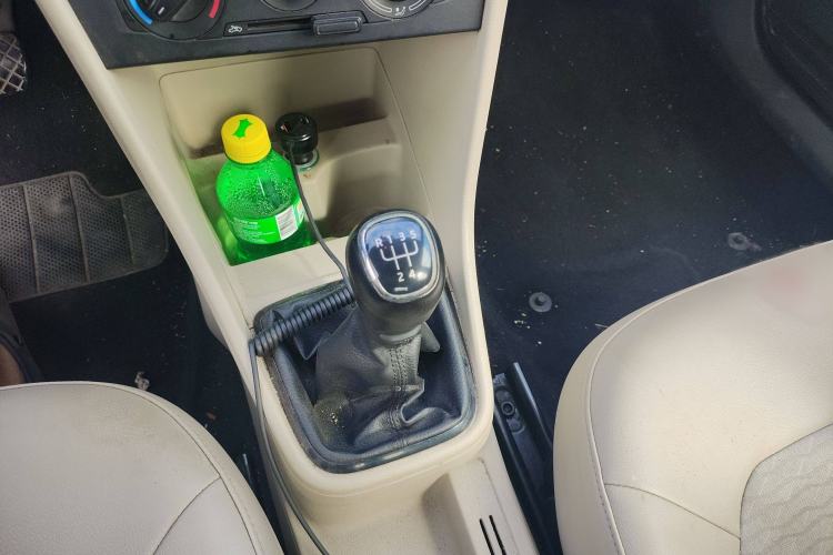 Used Skoda Rapid 2013 1.6L Manual Smart Selection Model Gear Lever