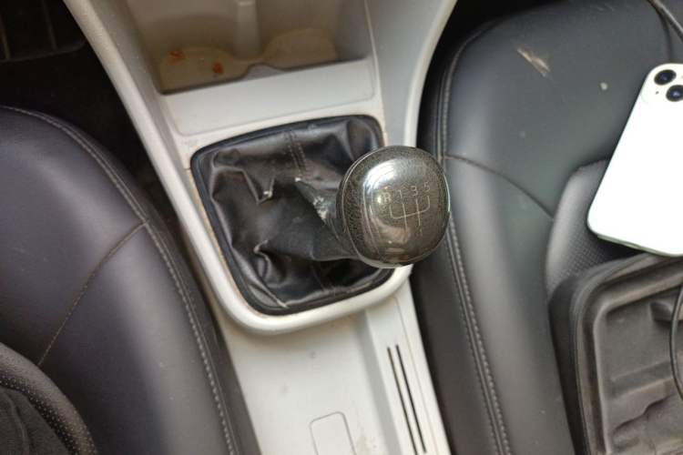 Used Skoda Rapid 2013 1.6L Manual Enjoyment Model Gear Lever
