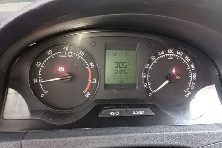 Used Skoda Rapid 2013 1.6L Automatic Smart Selection Model Instrument Cluster