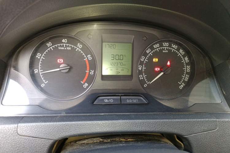Used Skoda Rapid 2013 1.6L Manual Enjoyment Model Instrument Cluster