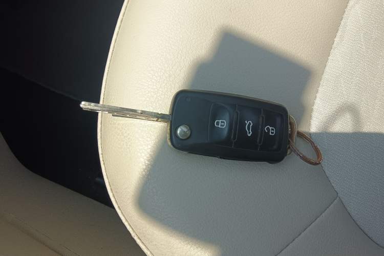 Used Skoda Rapid 2013 1.6L Manual Smart Selection Model Interior 1