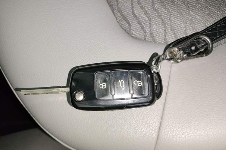 Used Skoda Rapid 2013 1.6L Automatic Smart Selection Model Interior 1