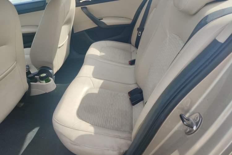 Used Skoda Rapid 2013 1.6L Manual Smart Selection Model Interior 1