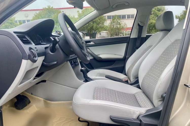 Used Skoda Rapid 2013 1.6L Automatic Smart Selection Model Interior 3