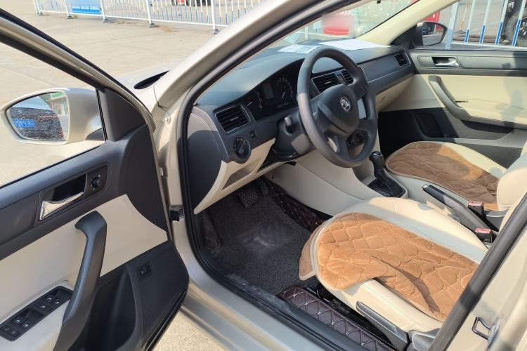 Used Skoda Rapid 2013 1.6L Automatic Smart Selection Model Interior 3