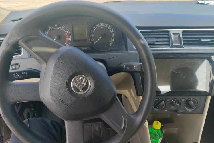 Used Skoda Rapid 2013 1.6L Manual Smart Selection Model Interior 3