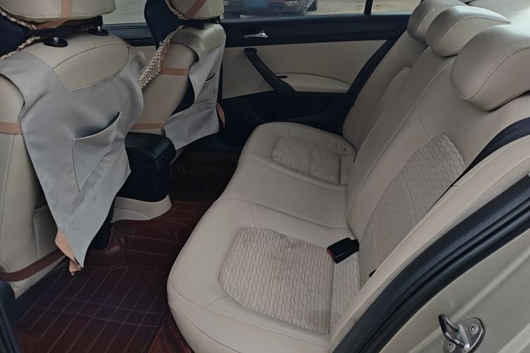 Used Skoda Rapid 2013 1.6L Manual Smart Selection Model Interior 5