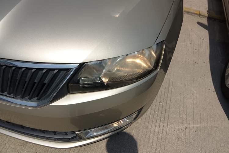 Used Skoda Rapid 2013 1.6L Manual Smart Selection Model Left Front Headlight