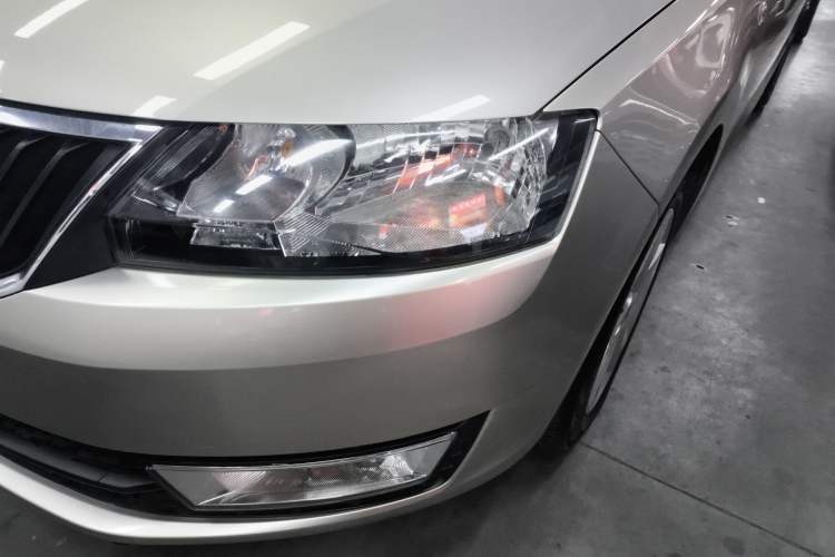 Used Skoda Rapid 2013 1.6L Automatic Smart Selection Model Left Front Headlight