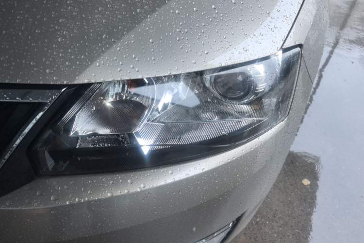 Used Skoda Rapid 2013 1.6L Automatic Smart Selection Model Left Front Headlight