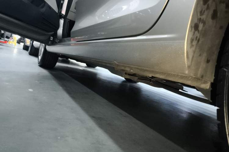 Used Skoda Rapid 2013 1.6L Automatic Smart Selection Model Left Side Sill