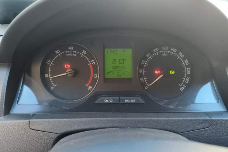 Used Skoda Rapid 2013 1.6L Automatic Smart Selection Model Odometer Close Up