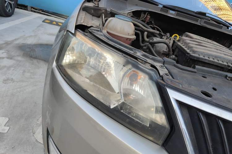 Used Skoda Rapid 2013 1.6L Automatic Smart Selection Model Right Front Headlight