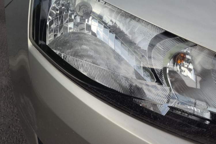 Used Skoda Rapid 2013 1.6L Manual Smart Selection Model Right Front Headlight