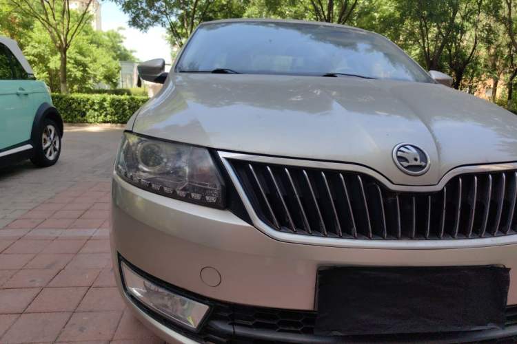 Used Skoda Rapid 2013 1.6L Automatic Preferred Model Right Front Headlight