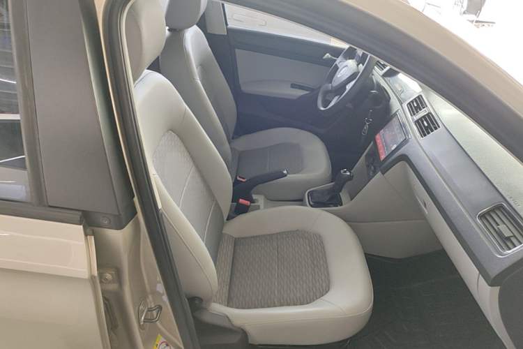 Used Skoda Rapid 2013 1.6L Automatic Smart Selection Model Right Front Seat