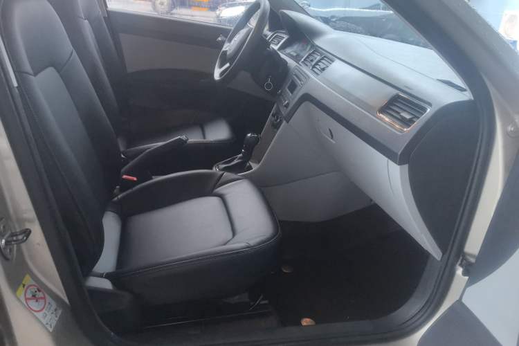 Used Skoda Rapid 2013 1.6L Automatic Smart Selection Model Right Front Seat