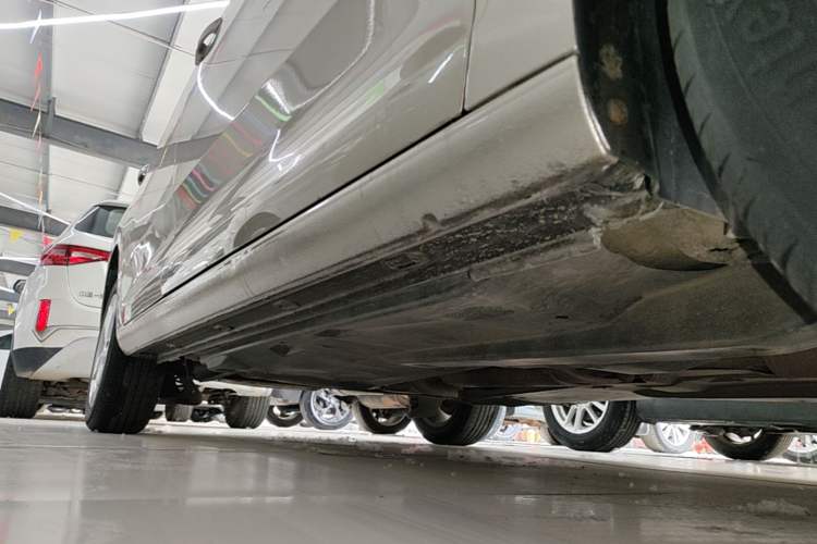 Used Skoda Rapid 2013 1.6L Automatic Smart Selection Model Right Side Sill