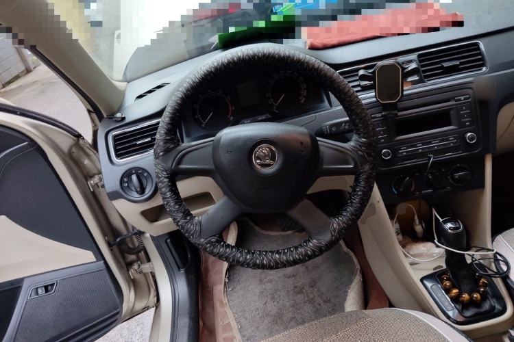 Used Skoda Rapid 2013 1.6L Automatic Smart Selection Model Steering Wheel