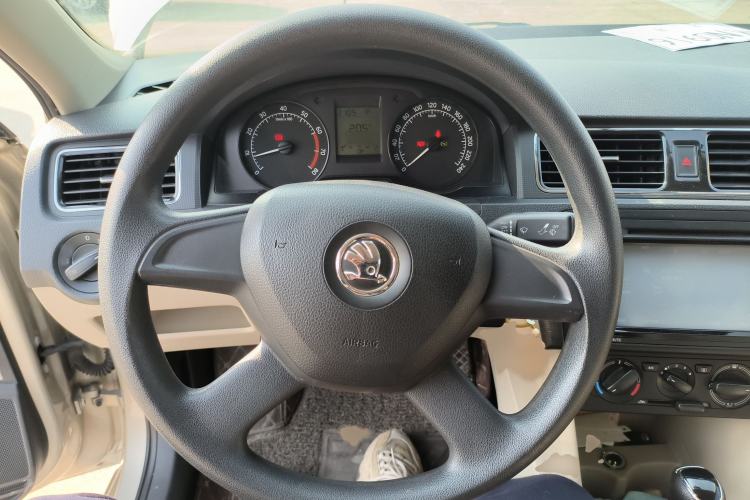 Used Skoda Rapid 2013 1.6L Automatic Smart Selection Model Steering Wheel