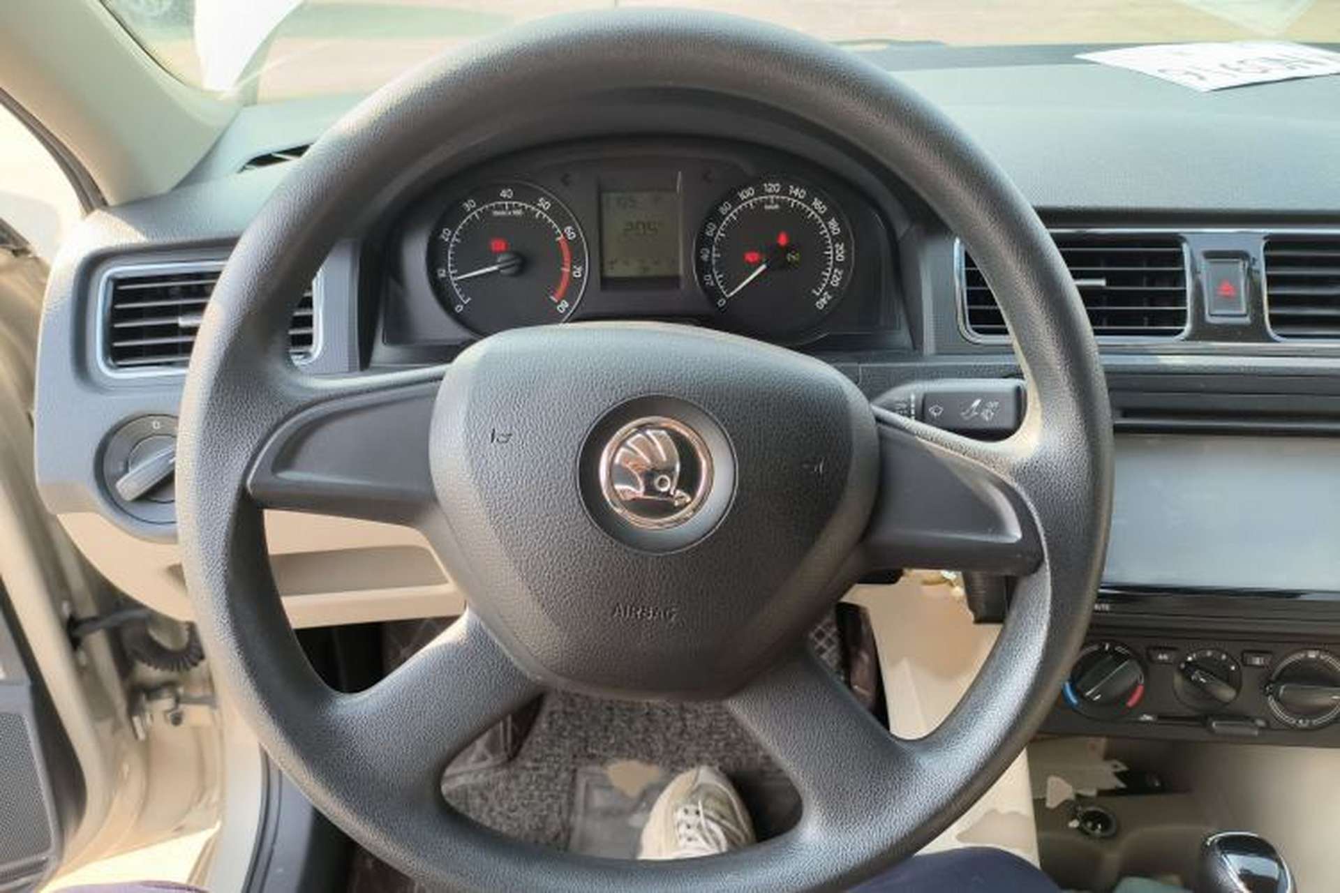 Used Skoda Rapid 2013 1.6L Automatic Smart Selection Model Steering Wheel