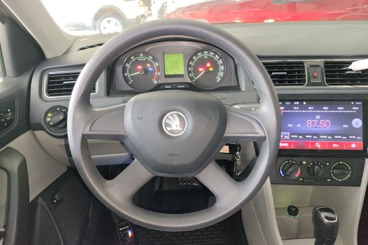 Used Skoda Rapid 2013 1.6L Automatic Smart Selection Model Steering Wheel