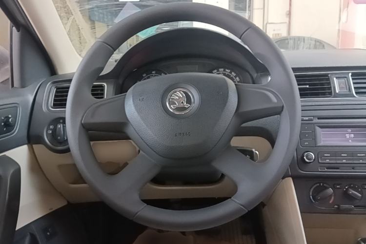 Used Skoda Rapid 2013 1.6L Automatic Smart Selection Model Steering Wheel
