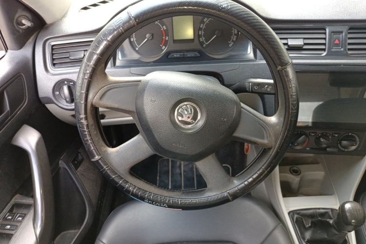 Used Skoda Rapid 2013 1.6L Manual Enjoyment Model Steering Wheel