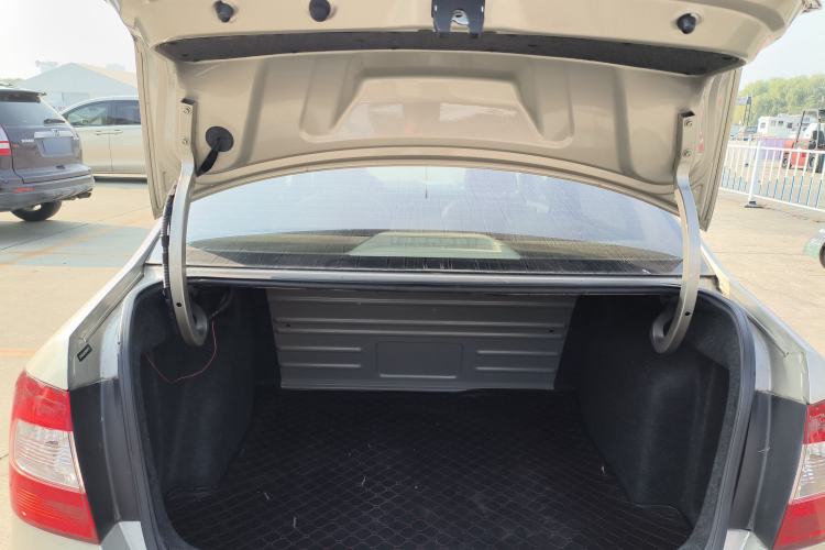 Used Skoda Rapid 2013 1.6L Automatic Smart Selection Model Trunk