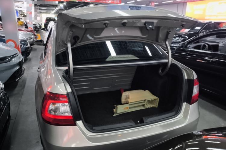 Used Skoda Rapid 2013 1.6L Automatic Smart Selection Model Trunk