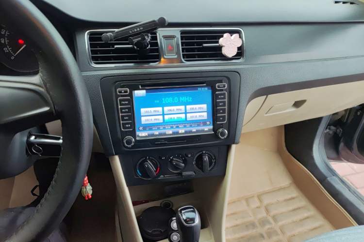 Used Skoda Rapid 2013 1.6L Automatic Smart Selection Model Audio And AC Panel