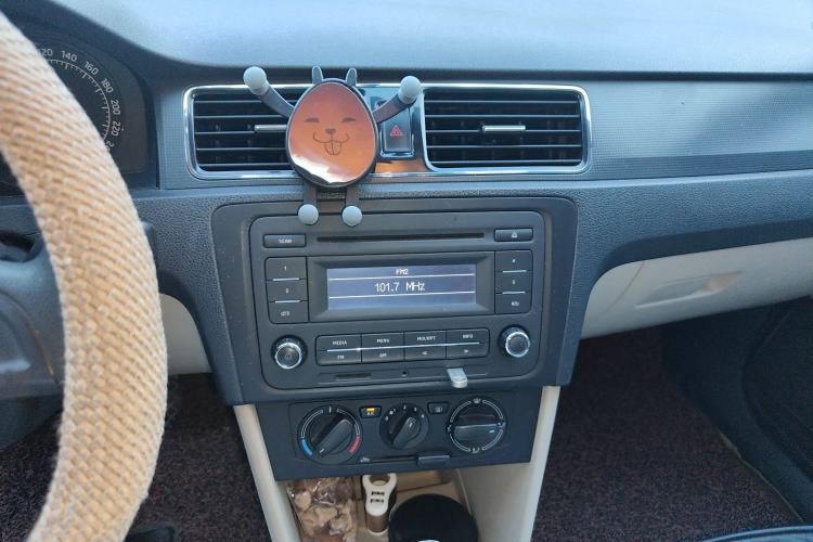 Used Skoda Rapid 2013 1.6L Automatic Smart Selection Model Audio And AC Panel