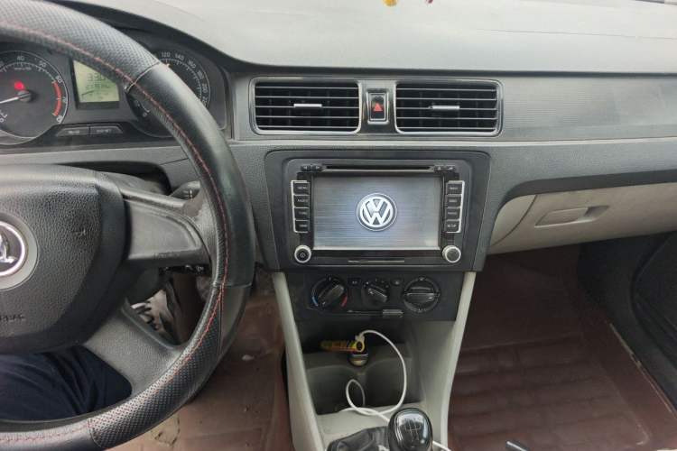 Used Skoda Rapid 2013 1.6L Manual Enjoyment Model Audio And AC Panel