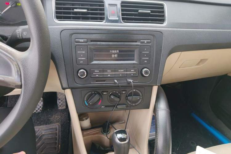 Used Skoda Rapid 2013 1.6L Automatic Smart Selection Model Audio And AC Panel